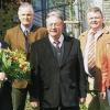 Bei strahlendem Sonnenschein wurde Eberhard Korb (Mitte) in die Ruhephase der Altersteilzeit verabschiedet. Mit ihm feierten seine Frau Ursula Korb (von links), Behördenleiter Klaus Klingert, Alexander Grom, Leiter der Amtsverwaltung und Barbara Hein vom Personalrat.