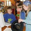 Viel Spaß hatten die Kinder der Klasse 3c der Volksschule am Zabelstein beim Detektivspiel in der Stadtbibliothek. Auf spielerische Art machten sie sich vertraut mit der Bibliothek.Barbara gülta