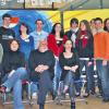 Nicole C. Vossler, Gerd Schneider und Krystyna Kuhn (sitzend von links) waren die „Autoren hautnah” beim diesjährigen Welttag des Buches im Gymnasium Veitshöchheim. Mit im Bild Projektleiterin Jutta Merwald (rechts), stellvertretende Schulleiterin Dr. Anne-Marie Greving (links) und Deutschlehrerin Irmgard Ellinger (3. von rechts).