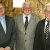 Bürgermeister Horst Fuhrmann (Mitte) verabschiedete Erhard Rührschneck (links) und Horst Heitmann aus dem Kreuzwertheimer Gemeinderat.