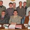 Zu einem Drittel hat sich der Esselbacher Gemeinderat verändert. Die vier Neuen sitzen in der ersten Reihe (in der Mitte Bürgermeister Klaus Hofmann): Bernd Albert, Reinhold Grün, Paul Keil und Jan Eichner (von links). Hinten stehend von links: Protokollantin Brigitte Albert, Harald Väth, Rainer Väth, Stefan Roos, Alfred Martin, Peter Kern, Michael Väth, Matthias Väth, Werner Bachmann und Siegfried Kuntscher.