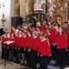 Eine besonders feierliche Note verliehen dem Festgottesdienst zu Pfingsten die Münchner Chormädchen und Buben durch ihren Gesang.