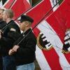Neonazis, wie hier im März 2005 am Würzburger Neunerplatz, wollen ihre Fahnen auch in Marktheidenfeld schwingen.