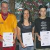 gollhofen/Lohr (cs)   Über 40 begeisterte Kart-Fahrer nahmen am Sommerfest des Bundes der Selbstständigen, Bezirk Unterfranken, im Stucks-Kart-Center in Gollhofen (Lkr. Neustadt/Aisch) teil. Nach über drei Stunden standen Oliver Krebs (Firma Holzbau Weyer, Roden-Ansbach), Stephanie Brunn (Lohr) und Ferdinand Zimmermann (Paul Müller Kälte und Klimatechnik GmbH, Eisingen) als beste Fahrer fest. Das BDS-Sommerfest wurde bereits zum vierten Mal ausgetragen. Nach der Wasserskianlage in Oberthulba und dem Hochseilgarten in Hohenroth kamen die Teilnehmer auch diesmal wieder zu einem ordentlichen Adrenalinschub. Im Anschluss an die Siegerehrung gab es für alle Teilnehmer noch ein leckeres Buffet. Unser Bild zeigt die erfolgreichen Fahrer: (von links) Oliver Krebs, Stephanie Brunn und Ferdinand Zimmermann.