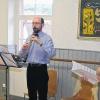 Am Samstagabend ging es in der Rothenfelser „Zigarrenfabrik“ sommerlich zu. Brigitte Bee (links, sitzend) aus Frankfurt trug ihre poetischen Einfälle zur Jahreszeit vor. Ulrich Theis (Oboe) und Iris Schwarzenhölzer (Sopran, Blockflöte) umrahmten musikalisch.