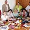 Einmal in der Woche treffen sich die russischen Frauen zum Austausch im Kindergarten. Im Hintergrund: Kindergartenleiterin Ninette Schmitt, Harald Mantel von gerne daheim in Schweinfurt, Oberbürgermeisterin Gudrun Grieser, Pfarrer Stefan Mai.