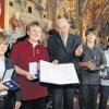 Lebensretter zeichnete der bayerische Ministerpräsident Günther Beckstein (Mitte) in der Münchner Residenz aus. Die bayerische Rettungsmedaille erhielten unter anderem (von links) Bastian Koch, Uli Stegmair, Matthias Robert Koch und Florian Zieg. Geehrt wurden auch einige mutige Lebensretter aus Unterfranken.