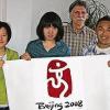 Sie laden Olympia-Reisende und China-Interessierte zu einem Kurs über Kultur, Sitten und Gebräuche des Landes ein (von links): Zhang Xiao, Lia Xiaoxiao, Wolfgang Ratzmann und Luo Zheng.