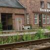 Seit dem Verkauf des Hammelburger Bahnhofsgebäudes an ein Immobilien-Konsortium in Luxemburg klagen Zugreisende über den ungepflegten Zustand des gesamten Bahnhofumfeldes.FOTO Irene Spiegel