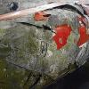 Zum Vergleich: In diesem Zustand ist das Segelflugzeug auf der Wasserkuppe angekommen. Die Maschine liegt auf dem Rücken, durch das Fenster im Boden (hier links oben) sah der Pilot, ob die Landekufe korrekt ausgefahren war.
