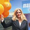 Schweinfurt (-er)   Der Telefon- und Internetanbieter M-net hat einen neuen „Maxi Shop“ eröffnet. Das neue Ladengeschäft befindet sich in zentraler Lage in der Wolfsgasse 3. Eröffnungsangebote um Maxi-DSL, ein Gewinnspiel und vieles mehr erwarteten die Besucher am Eröffnungstag. M-net habe vor Monaten den Telefonvorwahlbereich von Schweinfurt an sein Netz angeschlossen, so der Telekommunikationsdienstleister. Seitdem könnten Verbraucher und Unternehmen die Internet- und Telefondienste des regionalen Anbieters nutzen. Ihr Team sei „erfahren, fachkundig und serviceorientiert“, sagt Christina Kraus, Leiterin der M-net-Niederlassung Unterfranken (im Bild) . Der neue „Maxi Shop“ ist von Montag bis Freitag in der Zeit von 9 bis 12 Uhr sowie von 13 bis 18 Uhr geöffnet. Weitere Infos über das Unternehmen unter www.maxi-dsl.de.