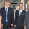 Der Arnsteiner Sparkassen-Geschäftstellenleiter Günter Kirchschlager tritt in den Ruhestand. Sein Nachfolger ist Sparkassenbetriebswirt Steffen Geiger. Im Bild von links: Daniela Joa, Günter Kirchschlager, Gebietsdirektor Peter Schmitt und Steffen Geiger.