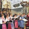 Der gemischte Chor des Reichenbacher Sängerkranzes beeindruckte beim Mariensingen in der Klosterkirche in Münnerstadt wieder optisch wie akustisch.