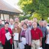 Sommerfest im Schützengarten: 29 langjährige Geldersheimer Eigenheimer haben die Ortsvorsitzende Juana Hoffmann, der Landesvorsitzende Heinrich Rösl und dessen Stellvertreter Alfred Lordick, Georg Grembler und Thomas Saam für ihre Treue zum Verein geehrt.
