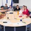 Zum ersten Mal organisiert das bfz eine Maßnahme zur Integration hörgeschädigter Menschen ins Berufs- und Arbeitsleben. Die Stimmung ist gut, die Teilnehmer sind wissensdurstig, darin sind sich Doris Markof-Böhm (links stehend) und Barbara Kraus (rechts stehend) einig.