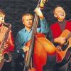 Die unterfränkische Band „Drei Franken mit dem Kontrabass“ sorgen zusammen mit dem „Dixie Express“ für gute Stimmung auf dem großen Familientag.