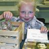 Die vierjährige Sina Friedrich aus Bad Königshofen war die Glücksfee, als es am Sonntag darum ging, die fünf glücklichen Gewinner einer Bittlinger-CD zu ermitteln.