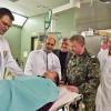 Zivilmilitärische Übung: Ärzte in Uniform assistierten Ärzten vom Leo (von links): Michael Schellenberger, Herbert Königer, Leo-Geschäftsführer Adrian Schmucker, Herbert Kollaschinski, Bernhard Kiesel.