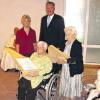 Bei der Übergabe der von der städtischen Hospitalstiftung gespendeten Veeh-Harfen im Lohrer Seniorenzentrum: (von links) Musiklehrerin Petra Helfrich, Bürgermeister Ernst Prüße und die Harfenistinnen Anna Bader und Franziska Bausewein.