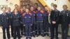 Birkenfeld (agä)   Die Jugendfeuerwehr Birkenfeld legte unter den strengen Augen der Schiedsrichter, Kreisjugendwartin Brigitte Möller und Kreisbrandinspektor Elmar Väth, eine fast fehlerfreie Jugendleistungsprüfung ab. Die Jugendlichen unter der Leitung von Jugendwart Simon Franz übten schon seit Wochen bis zur einbrechenden Dämmerung für diesen Tag. Dies kam den Prüflingen zugute, denn es war bereits dunkel geworden, bis alle ihre einzelnen Prüfungsteile absolviert hatten. Nach der Übergabe der Abzeichen lud Bügermeister Werner Schebler zu einer Stärkung ins Feuerwehrgerätehaus ein. Erste Reihe von links: 1. Kommandant Stefan Hör-ning, Kreisjugendwartin Brigitte Möller, Marius Müller, Bürgermeister Werner Schebler, Jugendwart Simon Franz, zweiter Kommandant Philipp Müller. Zweite Reihe: KBI Elmar Väth, Andreas Rapps, Nicolas Hörning, Mario Hammer, Daniel Kaufmann, Felix Müller. Dritte Reihe: Tilman Hörning, David Schebler, Julian Konrad.