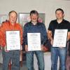 Klaus Röder, Wolfgang Fuß und Udo Ortloff (ab Zweiter von links) gehören seit 25 Jahren zur Belegschaft des Fladunger Bauunternehmens Dietzel. Juniorchef Markus Dietzel (links) und Vater Werner Dietzel (rechts) dankten im Namen der Firma und der Familien Dietzel für die langjährige Treue und übergaben neben einer Aufmerksamkeit der Geschäftsleitung auch die Auszeichnung der Handwerkskammer.