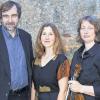 Burkard Engel, Eva Mensch und Claudia Thönniß (von links) vom Erbacher „Cantaton-Theater“ entführen am 18. Oktober in der früheren Synagoge von Urspringen mit Literatur und Liedern in die verlorene Welt des jüdischen „Schtetls“.