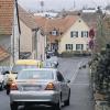 Begegnungsverkehr – in der Spitalstraße von Werneck fast ein Ding der Unmöglichkeit. Zu einer Einbahnstraße soll die enge Straße vorerst trotzdem nicht werden.