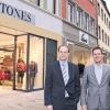 Gemeinsam für die Innenstadt ein Zeichen setzen: Die Mitbewerber Thomas Kolb und Alexander Jordan haben in der Rückertstraße ihr erstes gemeinsames Modegeschäft in Schweinfurt eröffnet.