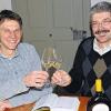 Über die besondere Auszeichnung im „Eichelmann 2009“ freuen sich die Brüder Ulrich (links) und Wolfgang Luckert vom Weingut Zehnthof in Sulzfeld.