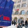 Die Nürnberger Unternehmensgruppe Wöhrl überlegt offenbar, in Bad Neustadt eine Filiale zu eröffnen – und zwar im bisherigen Modehaus Schewa, das in Schieflage geraten ist.