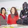 Bad Kissingen (svd)   Natalia Risling (33) und Mira Mancino (29) machen seit Monatsanfang gemeinsame Sache: Im historischen Geburtshaus des Bad Kissinger Theologen Ignaz Gropp (Marktplatz 18) bieten die in dreijähriger Ausbildung diplomierte Massage- und Wellness-Therapeutin und die Nageldesignerin traditionelle Therapien zur Gesundheitsvorsorge und Behandlungen zur Körper- und Gesichtspflege. In ihrem Schönheitssalon „Ayurveda @nd more“ offeriert Natalia Risling nicht nur die breite Palette der traditionsreichen Ayurveda-Therapie von Abhyanga, einer Ganzkörper-Massage mit typgerechten Kräuterölen, bis zur Druckmassage Thalodal, sondern auch alle bekannten Anwendungen zur Körper- und Gesichtspflege. Dazu gibt es Ernährungshinweise und Pflegetipps. Ihre Freundin und Untermieterin Mira Mancino versorgt im angeschlossenen Nagelstudio „Belle Mani“ nicht nur die Nägel ihrer Kunden, sondern verschönt gleich die ganze Hand. Denn „an den Händen erkennt man das Alter.“ Das neue Schönheits- und Nagelstudio bietet kostenlose Beratungsgespräche. Behandlungen sind nach Vereinbarung auch außerhalb der üblichen Öffnungszeiten möglich.