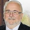 Euerdorf (erpe)   Josef Schott, Produktionsleiter im Euerdorfer Werk der perma-tec GmbH & Co. KG, feierte Betriebsjubiläum: Der 57-jährige Arnshausener arbeitet seit 25 Jahren bei diesem Unternehmen, das innovative Schmiersysteme für alle Industriezweige herstellt und weltweit vertreibt. Sein beruflicher Werdegang bei perma-tec begann 1983 im Sondermaschinenbau, wodurch er den Wandel vom Familienbetrieb Satzinger bis hin zum heutigen Weltmarktführer im Bereich der Schmiertechnik hautnah miterlebt hat, heißt es in einer Pressemitteilung. Seit 1984 ist Schott für die Ausbildung für Industriemechaniker Maschinenbau-Systemtechnik und Mechatroniker verantwortlich. 1985 übernahm er die Leitung im Sondermaschinenbau und ist seit 1991 als Produktionsleiter die treibende und führende Kraft für Produktion, Lagerhaltung, Versand und Sondermaschinenbau. Die Industrie- und Handelskammer würdigte das Jubiläum mit Urkunde und Medaille, Personalleiter Jürgen Schäfer sowie Walter Graf, Peter Mayr und Shalin Patel von der Geschäftsleitung dankten und gratulierten.