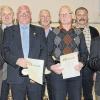 Stellvertretende Vorsitzende Melanie Stefan (rechts) dankte einigen Mitgliedern für jahrzehntelange Treue zum FC Rottershausen: (von links) Andreas Wilm, Bruno Kanz, Eugen Reuscher (alle 60 Jahre), Kurt Kanz (50 Jahre), Wolfgang Renninger (40 Jahre), Willi Schmitt (50 Jahre), Roman Seufert (40 Jahre), Hubert Greubel (50 Jahre) und Siegbert Kessler (40 Jahre). .