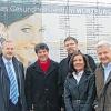 Würzburger Ärzte unterstützen gemeinsam die Tschernobylhilfe des Kreisjugendrings Bad Kissingen (von links): Bernhard Klosa, Leiter der Heilberufe-Abteilung Deutsche Bank, Dr. Werner Stürmer, Dr. Martin Camerer, Dr. Edith Raab und Dr. Martin Jansen.