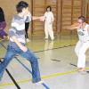 Capoeira, der Kampf-Tanz aus Brasilien richtet sich am Schwächsten in der Runde aus. Dabei spielen Kompetenz und Respekt vor dem anderen eine große Rolle.