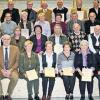 Groß war die Zahl langjähriger Mitglieder, die die Vorstandsmitglieder des TSV Grafenrheinfeld, Hans-Jürgen Braun (vorne links), Herbert Dreßler (vorne, Zweiter von links) und Martin Schneider (hinten rechts), bei der Adventsfeier auszeichneten.