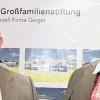 Wohltäter: Jakob und Karl Immler überlassen drei Großfamilien im Kemptener Vorort Durach je ein Haus für einen Euro Miete im Monat.