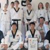 Meister Chang (vorne Zweiter von rechts) und sein Team mit den Teilnehmern des Taekwondo-Lehrgangs in Stockheim.WIENRÖDER