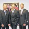 Walter Kempf (Dritter von links) folgt Fritz Wettengel als Filialleiter der Volksbank Main-Tauber. (Im Bild von links): Michael Schneider, Mitglied des Vorstandes der Volksbank Main-Tauber, Wettengel, Kempf, Dieter Goldschmitt, Leiter der Servicebank und Georg Stemmler, Leiter des Regionalmarktes „Main“.