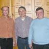 Der bayerische Fußballverband zeichnete Bernd Kirchner (30 Jahre, Zweiter von links), Karl-Max Kirchner (40, Mitte) und Bernd Löhser (40, Zweiter von rechts) vom SC Oberbach aus. Es gratulierten Vorsitzender Marko Bramer (links) und sein Stellvertreter Werner Müller (rechts).