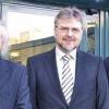 Landrat Thomas Schiebel (rechts) stellte am Donnerstag die neuen Ärzte des Klinikums Main-Spessart vor: Dr. Jürgen Schneider, Chefarzt für allgemeine und viscerale Chirurgie (links), und Dr. Christoph Zander, leitender Oberarzt.
