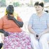 Monika Wurm aus Stetten besuchte im kenianischen Kogelo Sarah Obama, die Großmutter des US-Präsidenten Barack Obama.