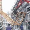Schweinfurt (b)   Glimpflich verlief ein Unfall, der sich am Montag beim Abbau des Krans am Celtis-Erweiterungsbau ereignete. Ein Zeuge beobachtete, wie die Spitze des Kran-Auslegers auf den Boden krachte und informierten unsere Redaktion. Verletzt wurde niemand. Unser Bild entstand bei der Bergung des erheblich verbogenen Stahlträgers.