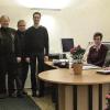 Die Freude über das neue, zeitgemäße Pfarrbüro in Gerolzhofen teilen von links Kinderhaus-Leiterin Elisabeth Ankenbrand, Pfarrgemeinderatsvorsitzender Werner Knippel, Kirchenpfleger Walter Frico, Hausmeister und Küster Horst Fella, die drei Bürokräfte Doris Hepp, Karin Füller und Irene Ziegler (sitzend) sowie Pfarrer Stefan Mai und Kaplan Ninh.