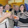 Sie haben allen Grund zum Feiern (von links): die Poppenhäuser Christoph und Sandra Bumm, Werner Maag, Bürgermeisterstellvertreter Gerhard Skazel, Doris Maag, Gemeinderat Karl Endres und Walter Baunach.