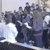 Ein würdiger Abschluss: Der von Musiklehrer Christian Thal geleitete gemischte Chor sang als Finale des Gottesdienstes „Salve Regina“ (Francis Poulenc) und bekam dafür viel Beifall.
