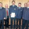 Für 25 Jahre Feuerwehrdienst, davon 20 Jahre Führungsverantwortung als Kassier, wurde Klaus Wohlfart (Mitte) von (von links) Stefan Schmöger, Landrat Helmut Will, Kommandant Werner Schmitt, Bürgermeister Kurt Back sowie Kreisbrandrat Peter Bulheller geehrt.