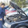 Allem Glanz zum Trotz sind diese Autos auf dem Platz von Jürgen Kötzner reif für die Schrottpresse.