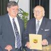 Altbürgermeister Erich Weininger (rechts) wurde zum Ehrenbürger der Marktgemeinde Ebrach ernannt. Im Bild link: Bürgermeister Max-Dieter Schneider.