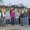 Bereits bei der erstmaligen Teilnahme des SV Hausen-Rohrbach mit einer Sportlergruppe am Deutschen Sportabzeichen 2008 legten auf Anhieb 18 Teilnehmer erfolgreich die Prüfungen ab. Die Abzeichen händigten der Vereinsvorsitzende Edmund Knöferl (Sechster von rechts) zusammen mit den Prüfern Volkmar Pohl vom TSV Lohr (links) sowie Susanne Sturm und Gerhard Seidel (rechts) an die Sportler aus. FOTO JOSEF Riedmann
